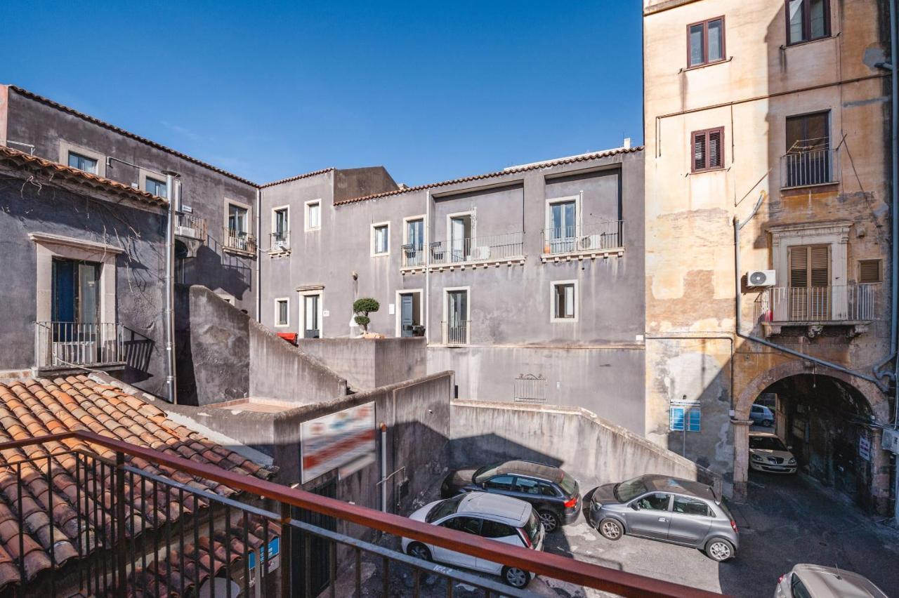 Modern Duplex With Balcony By Wonderful Italy